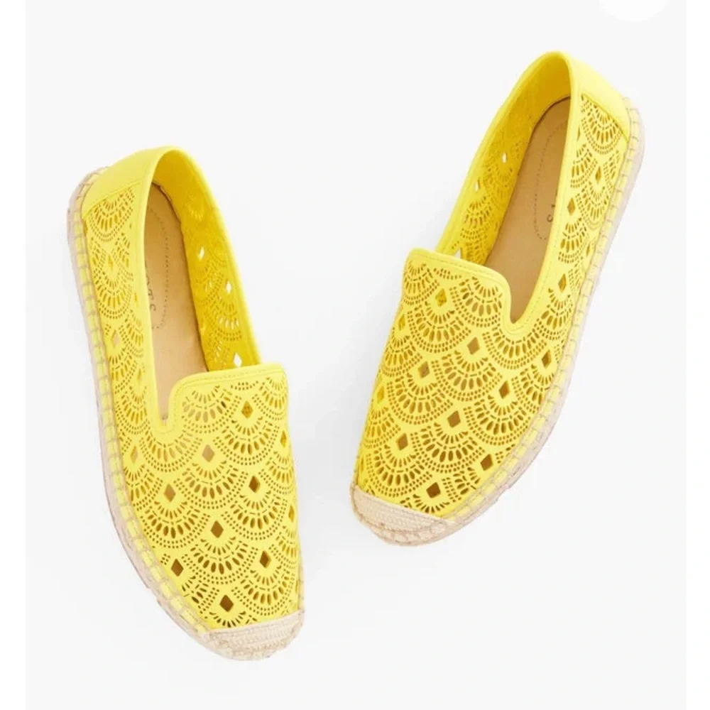 NEW TALBOTS IZZY PERFORATED SCALLOP YELLOW ESPADRILLE FLATS 10M